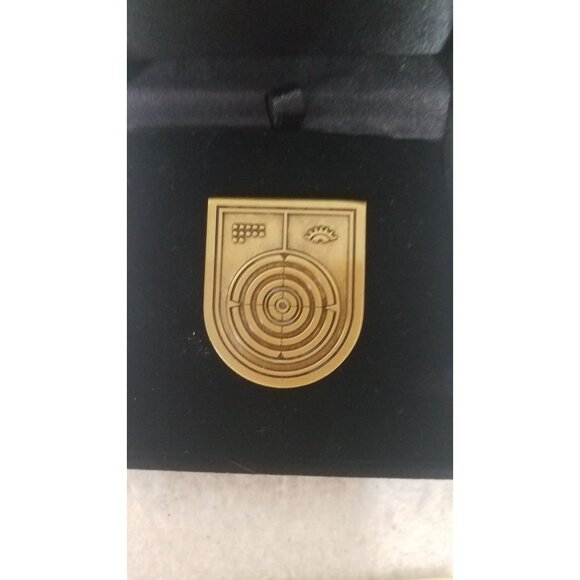 Destiny 2 Deadeye Seal Pin Bungie Rewards Medallion RARE RETIRED - Picture 1 of 4